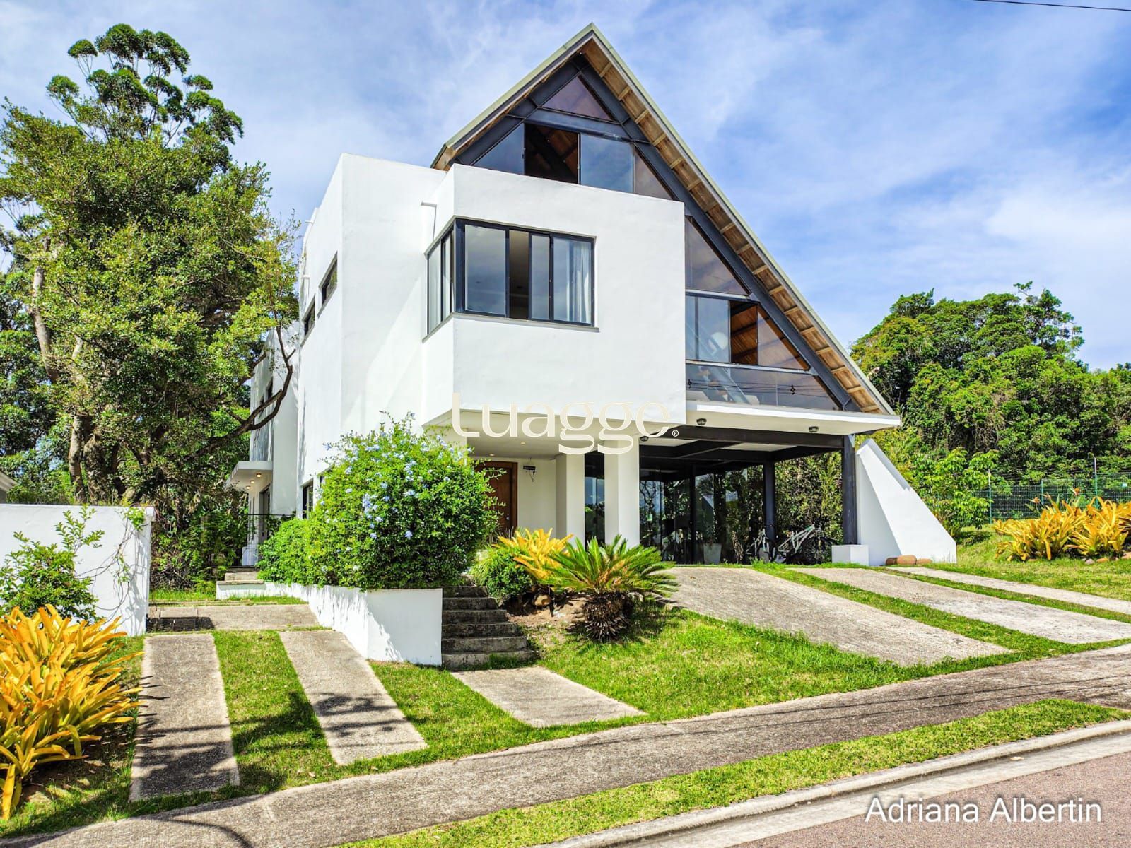 Casa com 395m² e vista para o Guaiba