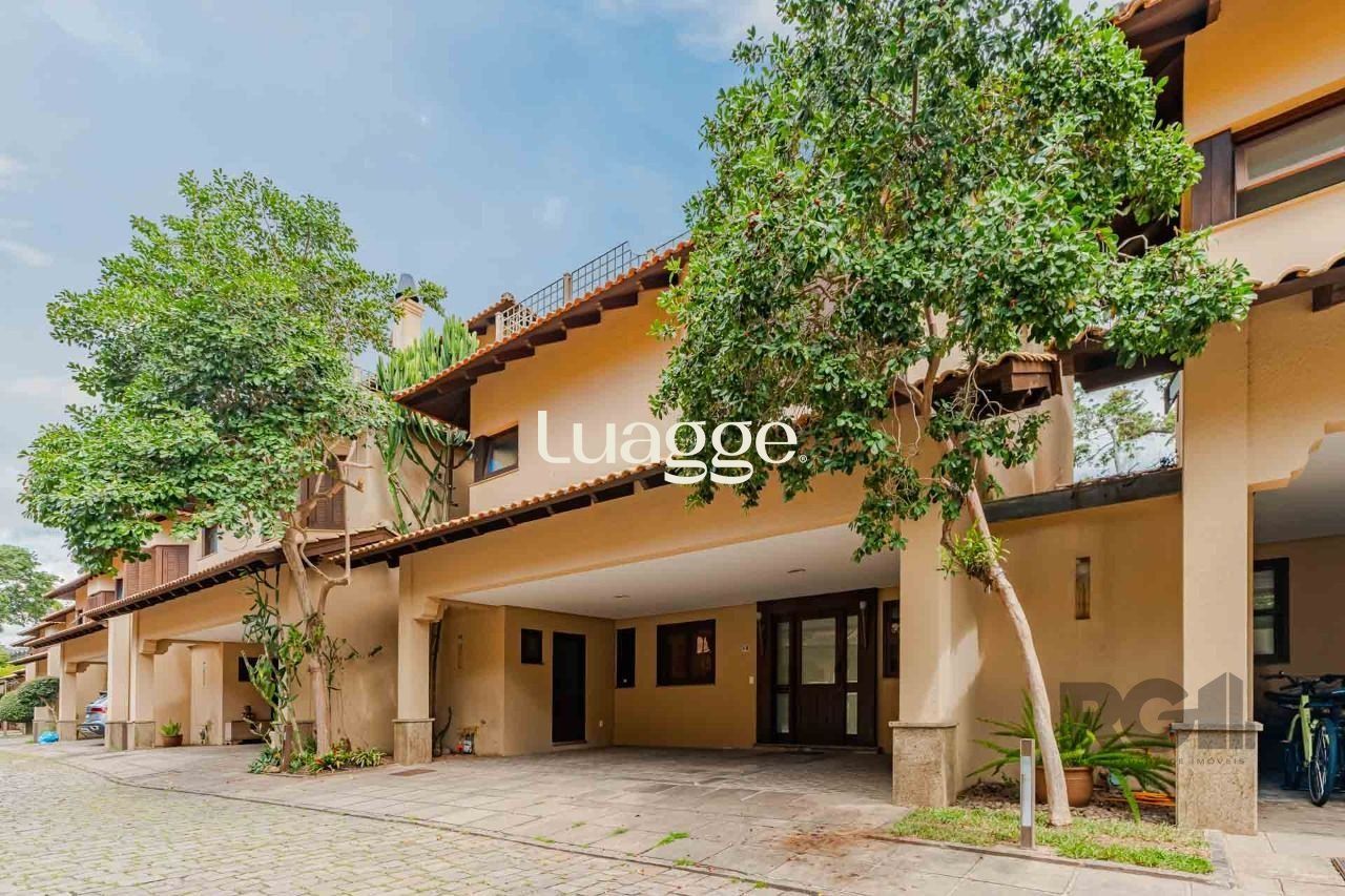 Casa de Condomínio à venda com 3 quartos, 297m² - Foto 2