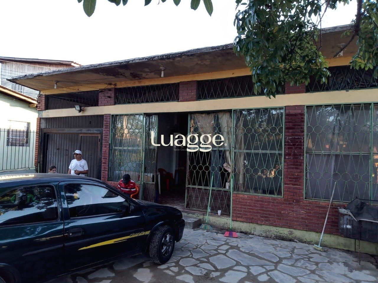 Casa à venda com 3 quartos, 259m² - Foto 1