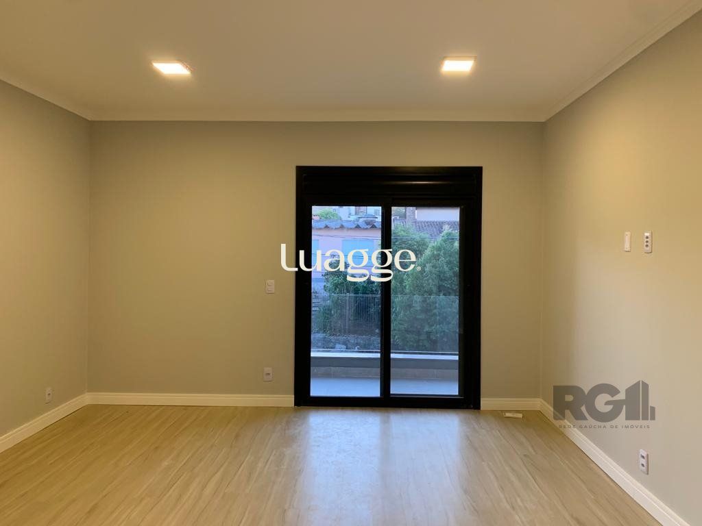 Casa à venda com 3 quartos, 234m² - Foto 1