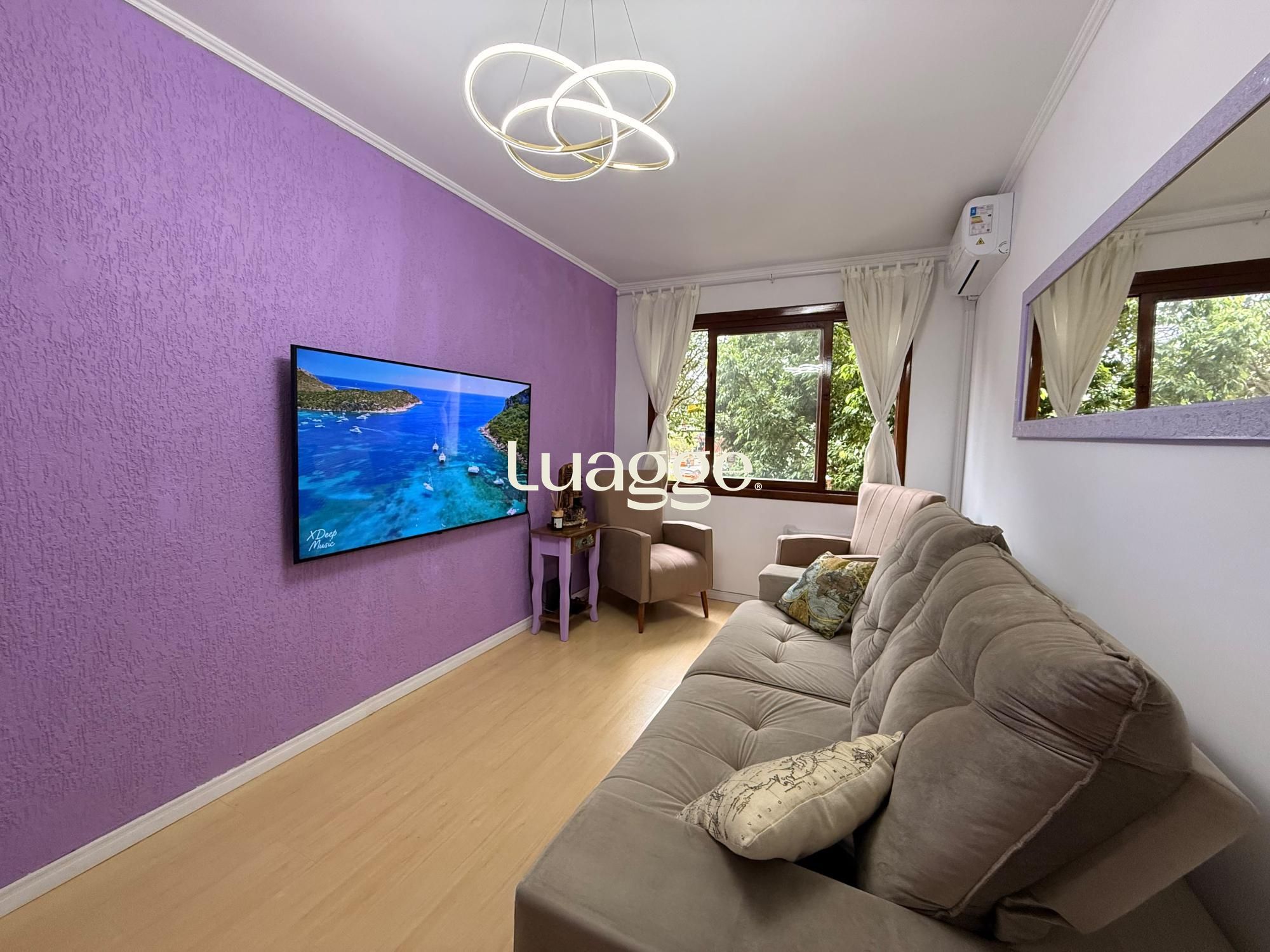 Apartamento com 02 quartos (01 suíte) e 01 vaga escriturada no Bairro Azenha