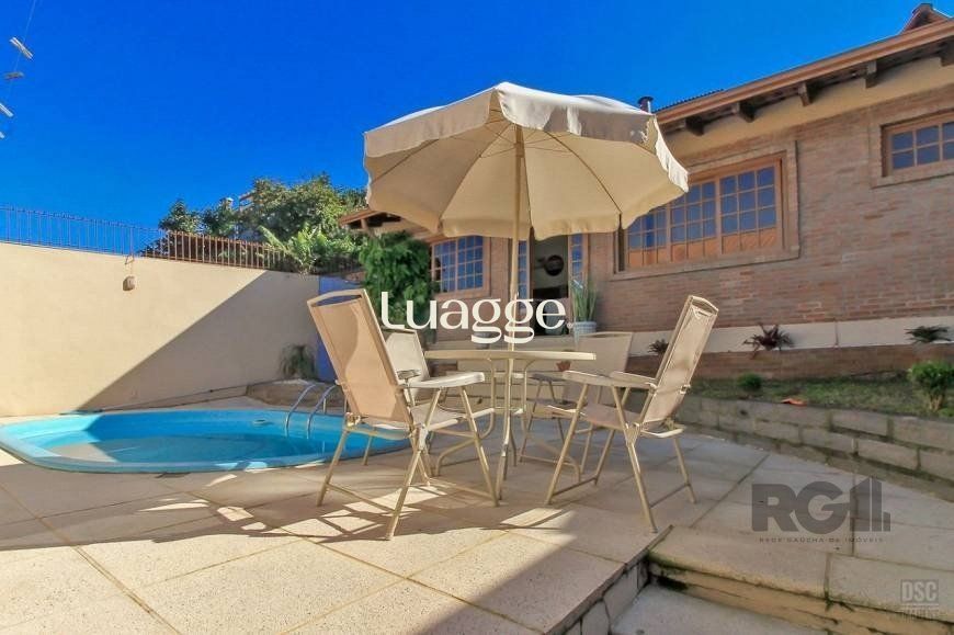 Casa à venda com 3 quartos, 207m² - Foto 1