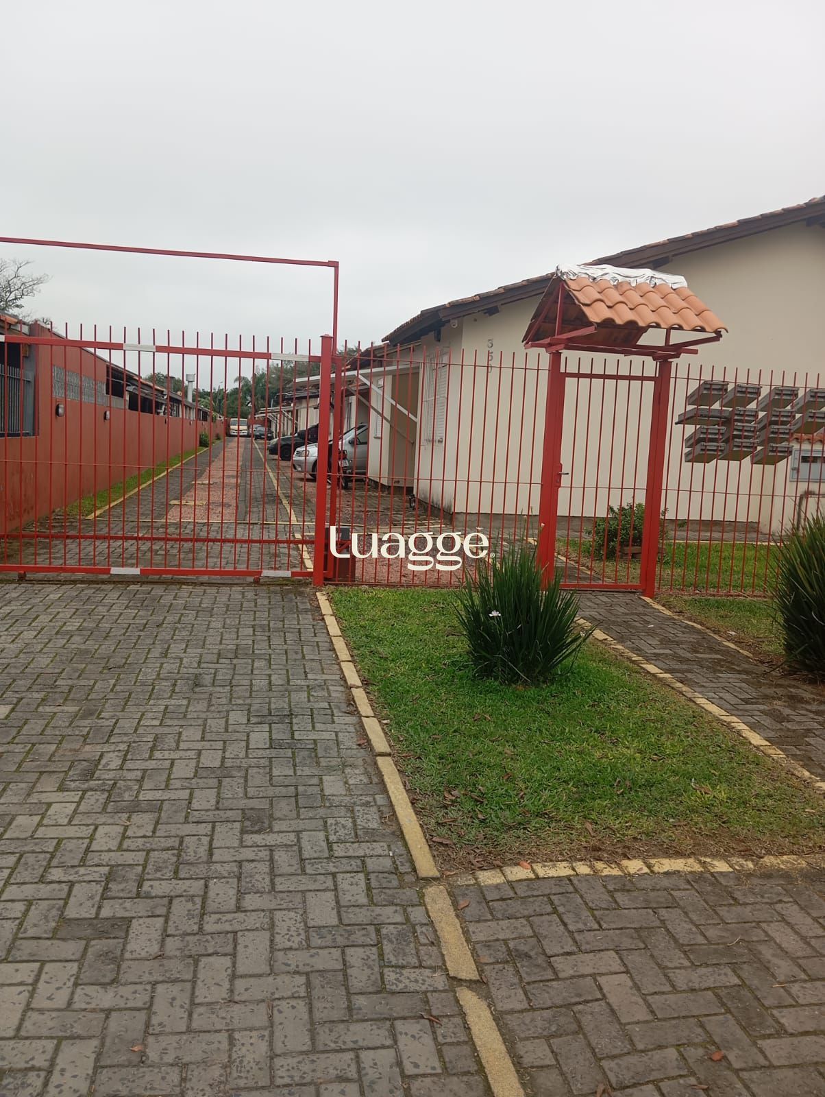Casa 2 dormitórios com vaga de garagem, bairro Ponta Grossa, Porto Alegre