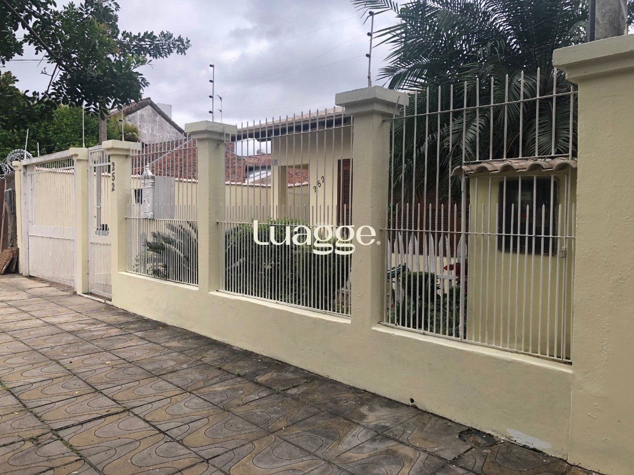 Casa à venda com 4 quartos, 229m² - Foto 2