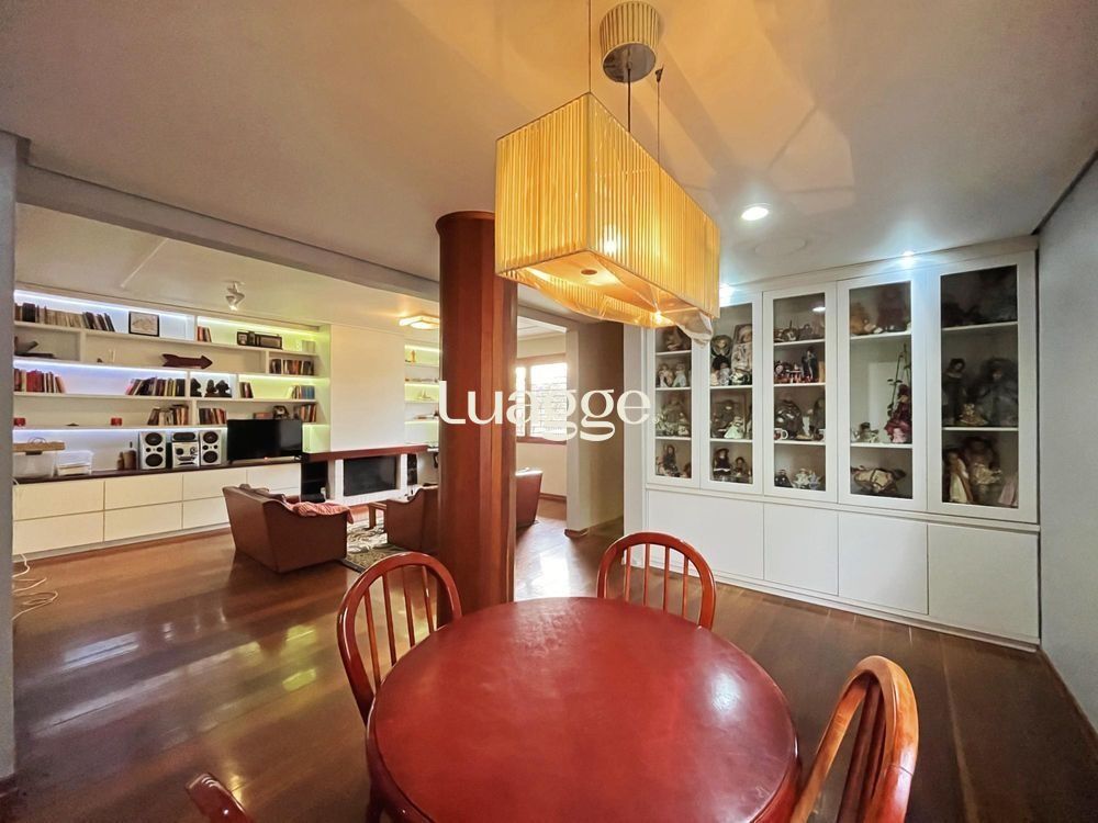 Casa à venda com 5 quartos, 387m² - Foto 2