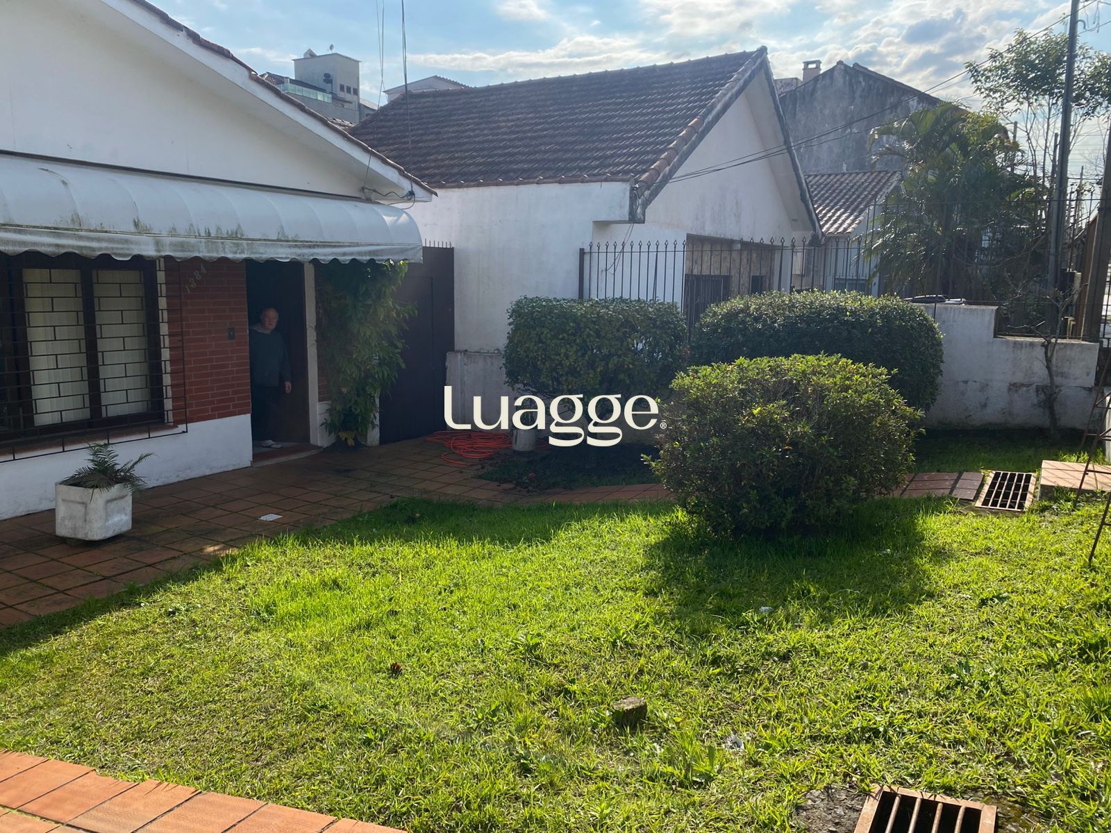 Casa à venda com 3 quartos, 222m² - Foto 2