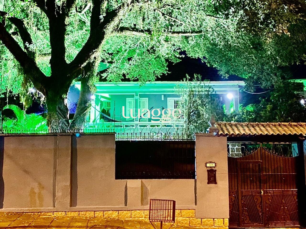 Casa à venda com 3 quartos, 182m² - Foto 1