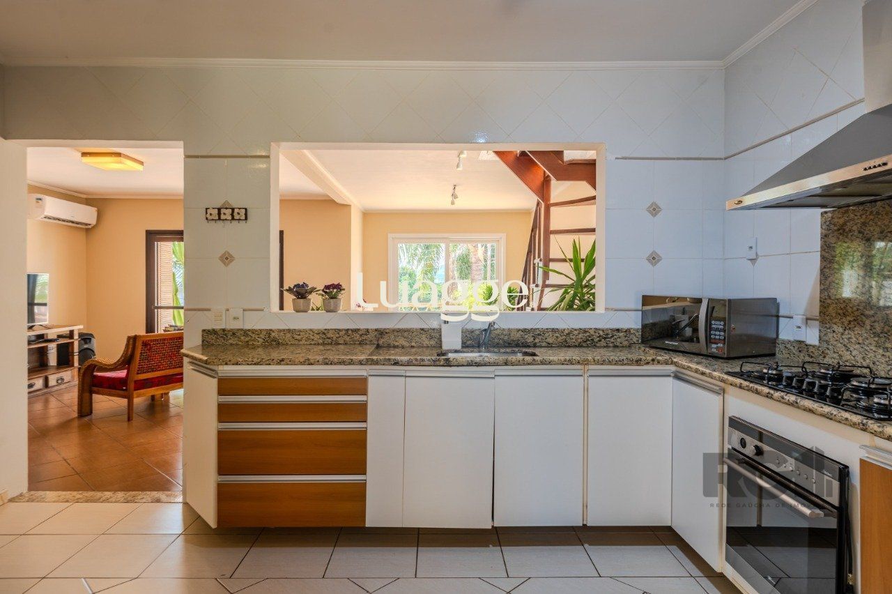 Casa à venda com 3 quartos, 216m² - Foto 4