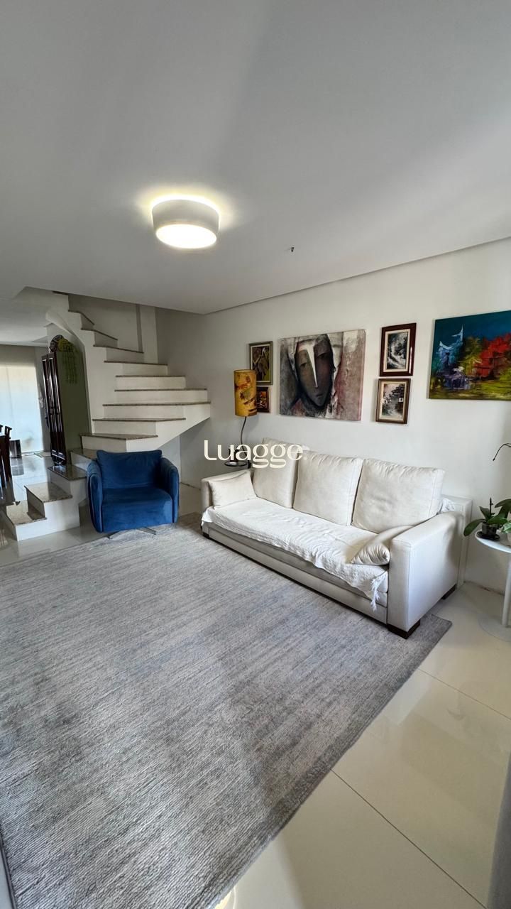 Linda Casa 3d, garagem fechada, no Bairro Guarujá, Porto Alegre - RS