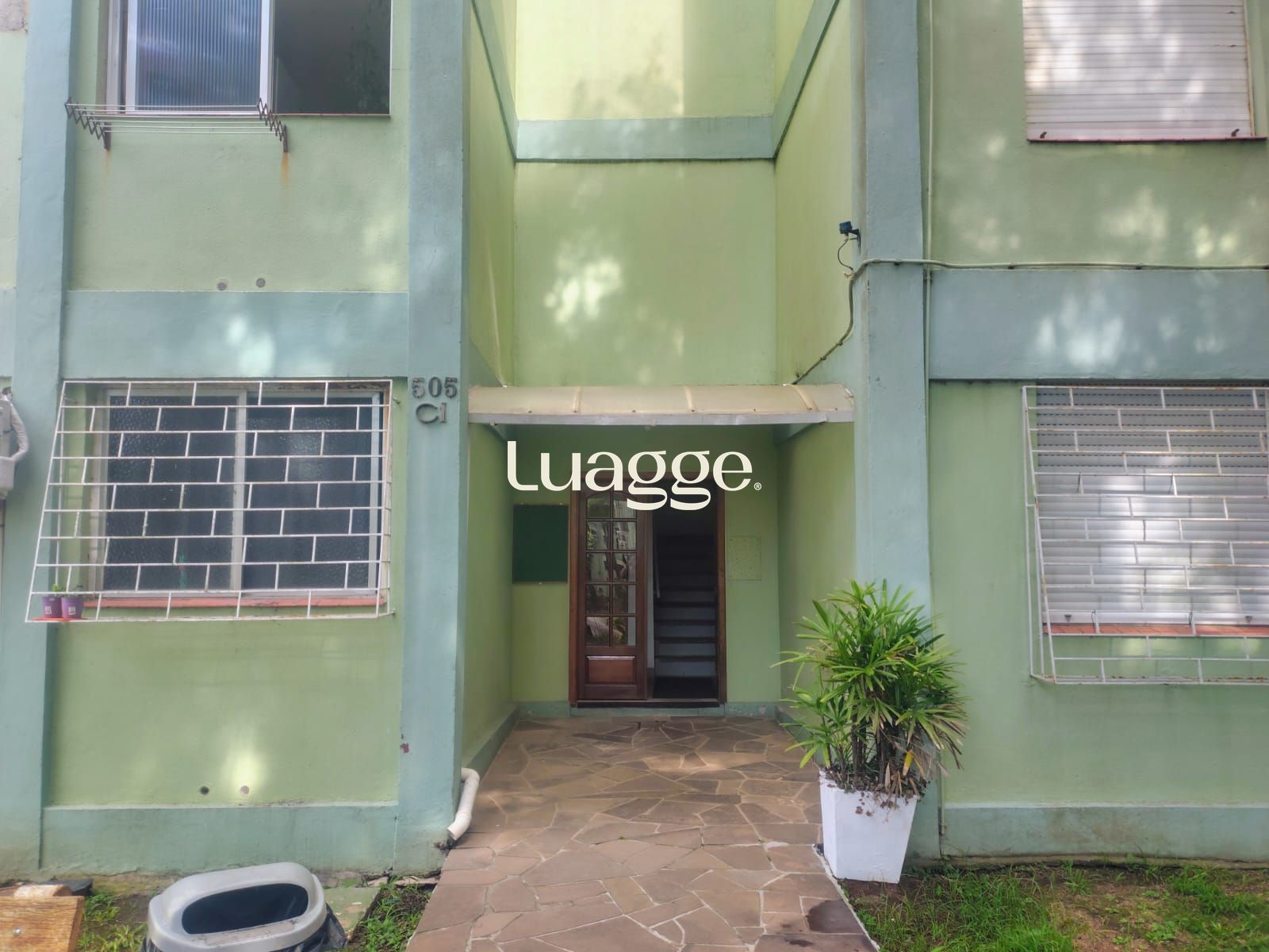 Apartamento de 2 dormitórios , portaria , salão de festas com churrsaqueira !
