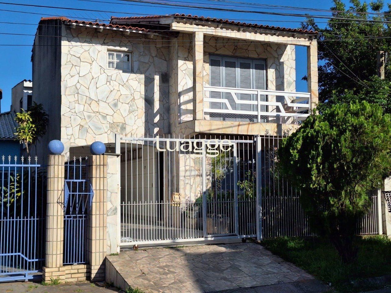 Casa à venda com 3 quartos, 199m² - Foto 1