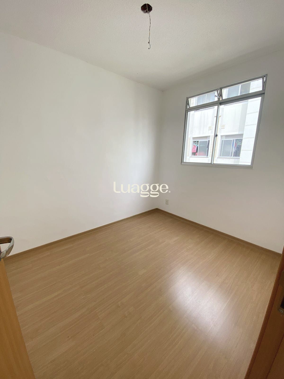 Apartamento com 02 quartos e 01 vaga escriturada no Bairro Jardim Leopoldina