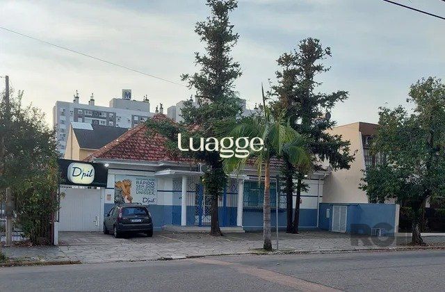 Casa à venda com 4 quartos, 356m² - Foto 1