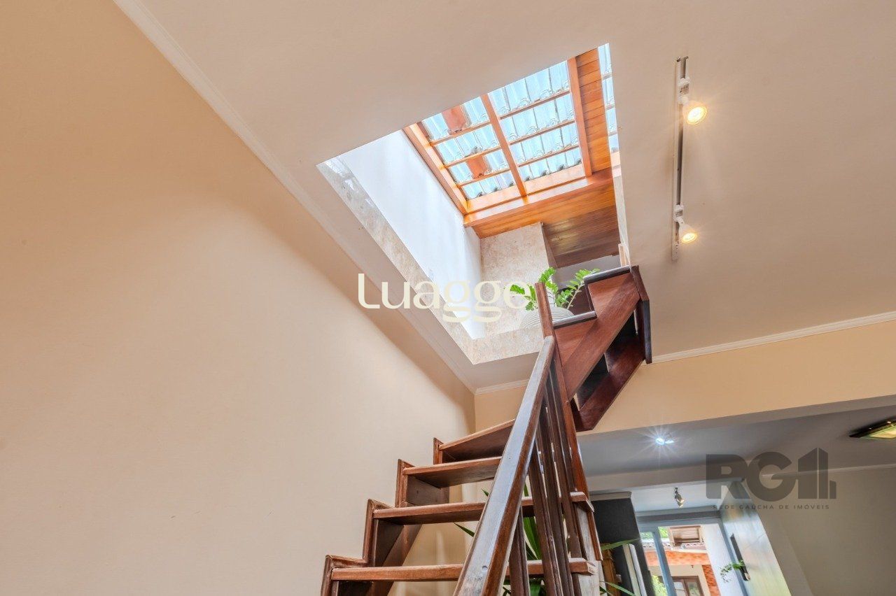 Casa à venda com 3 quartos, 216m² - Foto 8