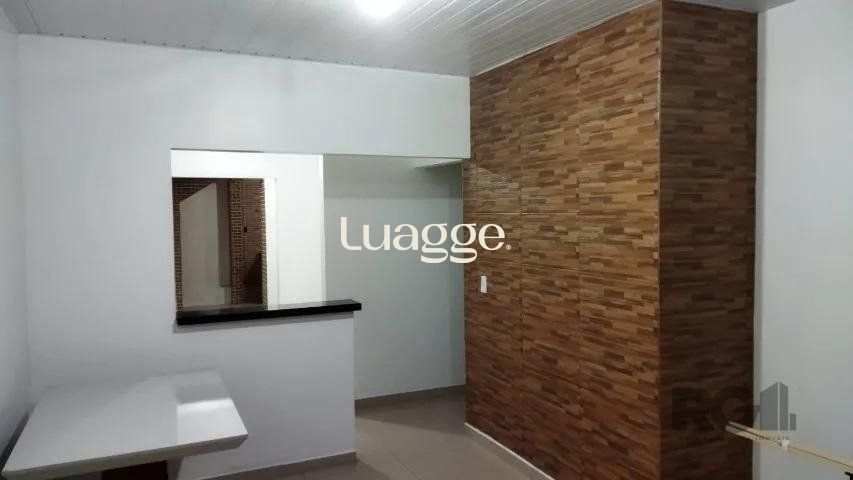 Casa à venda com 3 quartos, 68m² - Foto 1