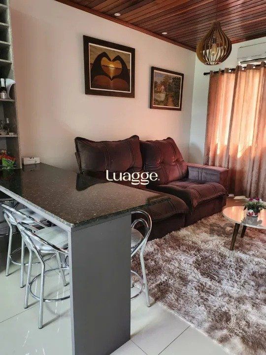 Casa à venda com 4 quartos, 98m² - Foto 1