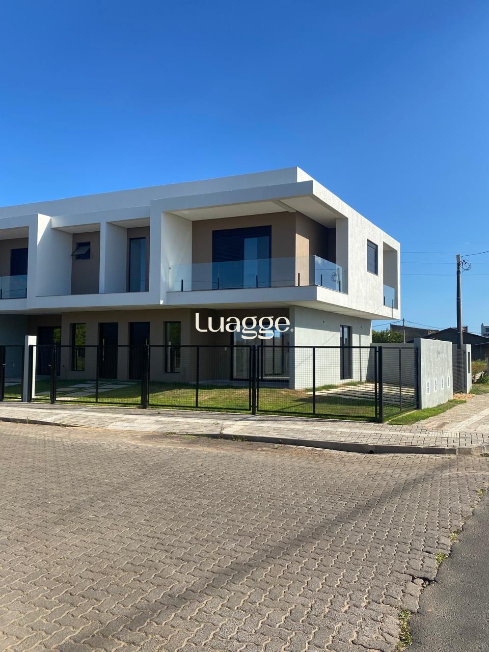 Casa à venda com 3 quartos, 99m² - Foto 1