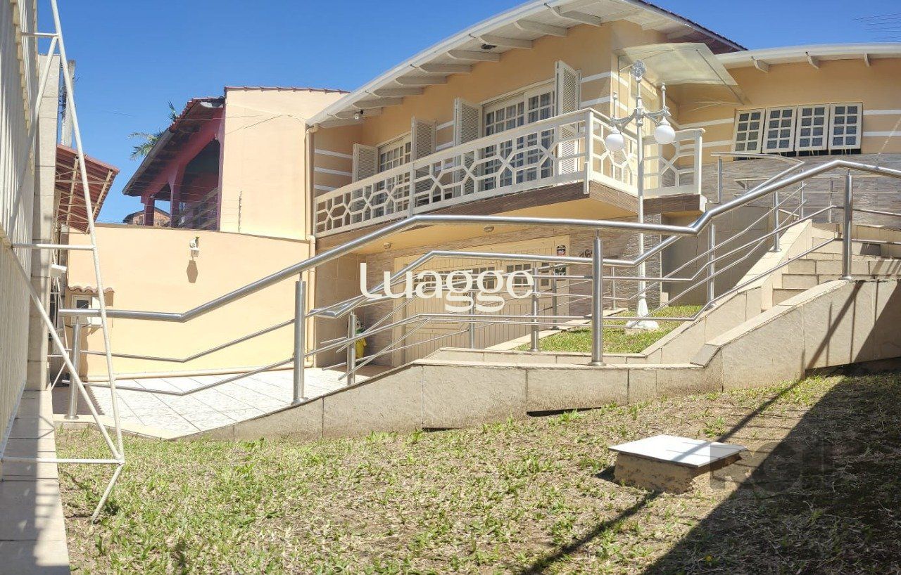 Casa à venda com 4 quartos, 265m² - Foto 1