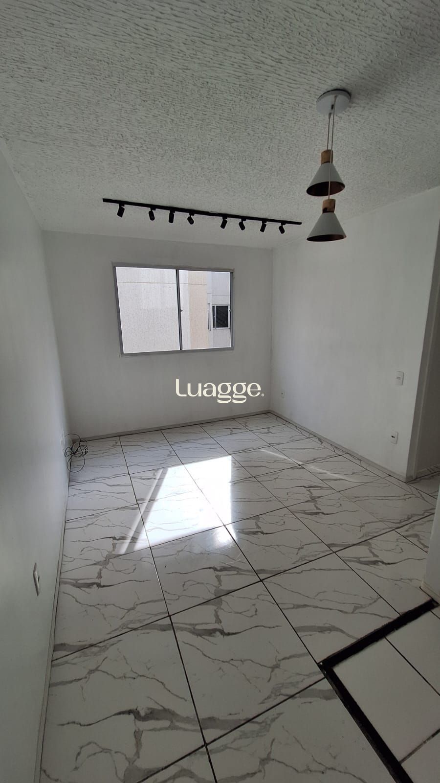 Apartamento semimobiliado com 2 quartos, vaga e reformado, no bairro Rubem Berta