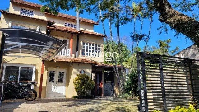 Casa à venda com 4 quartos, 247m² - Foto 1