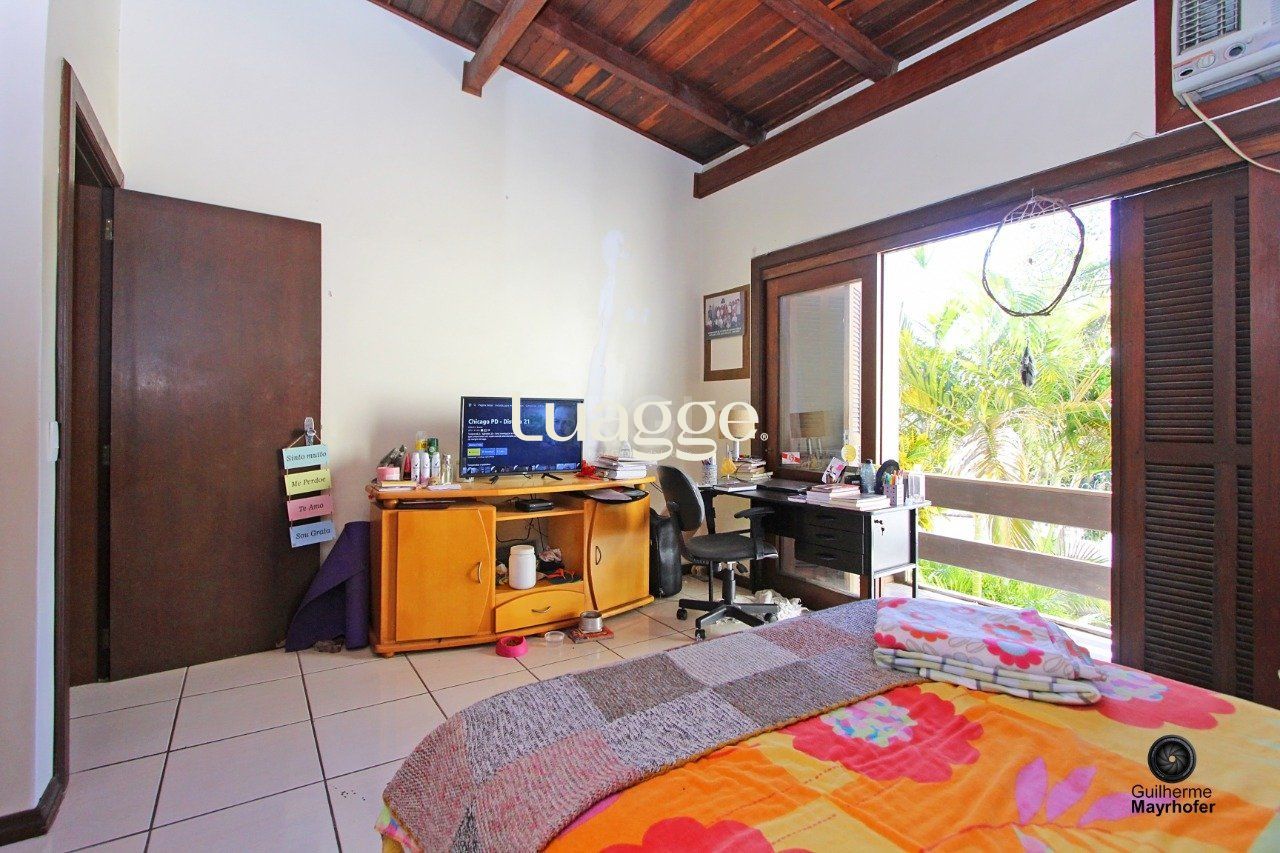 Casa à venda com 4 quartos, 248m² - Foto 18