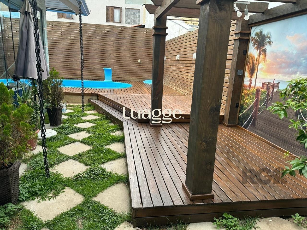 Casa à venda com 3 quartos, 207m² - Foto 1