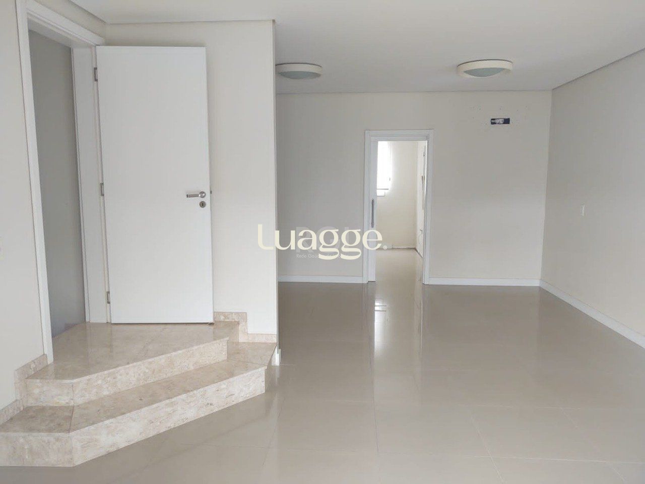 Apartamento à venda com 3 quartos, 161m² - Foto 2