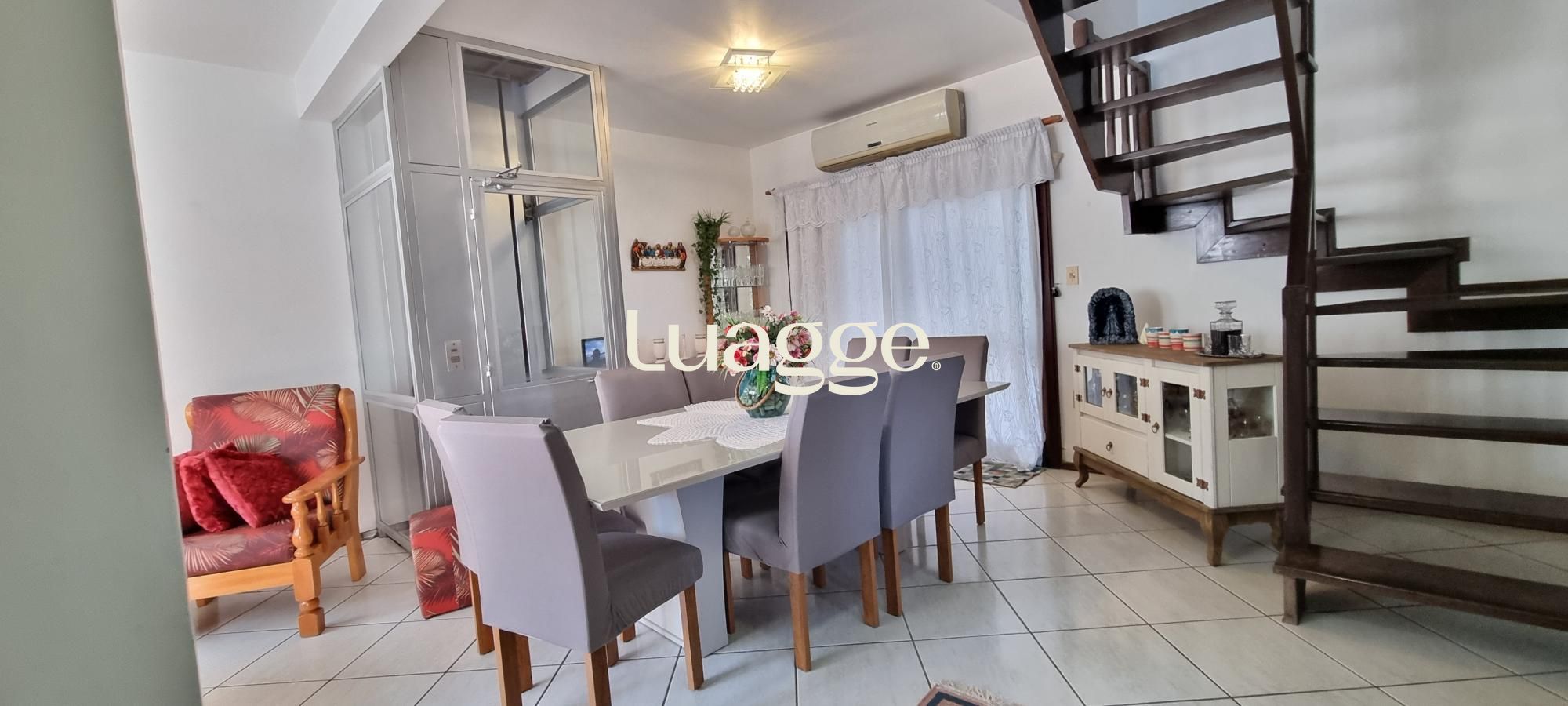 Casa à venda com 3 quartos, 150m² - Foto 1