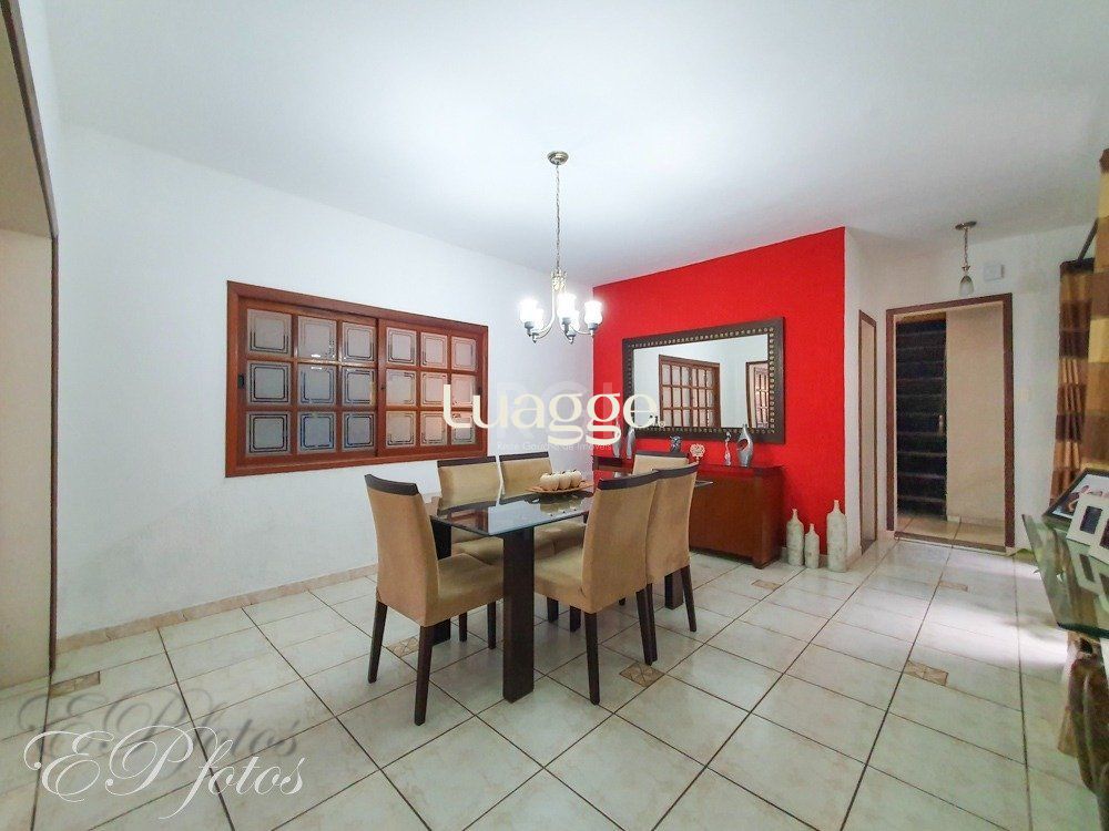 Casa à venda com 5 quartos, 297m² - Foto 3