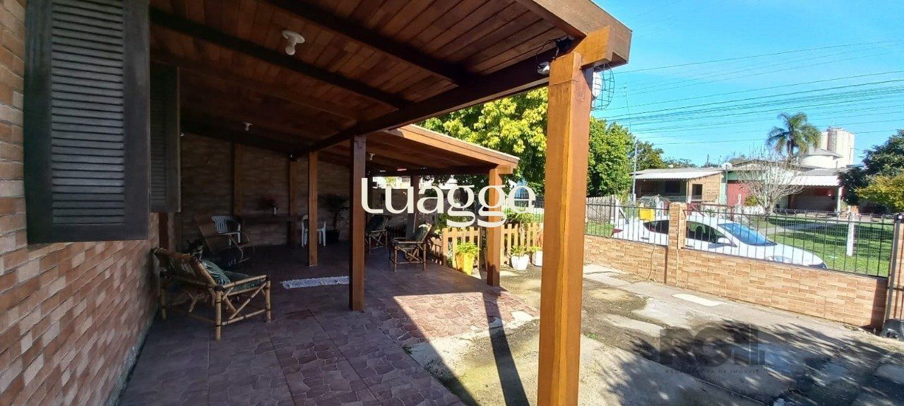 Casa à venda com 3 quartos, 121m² - Foto 1