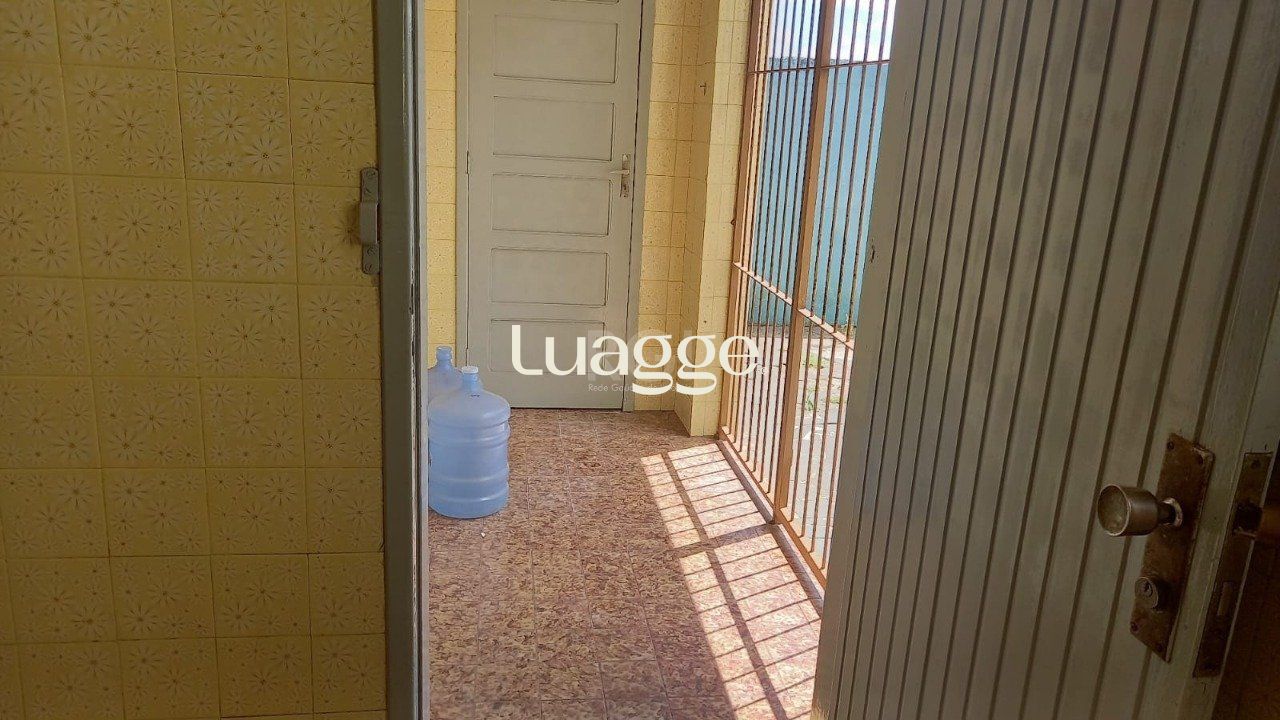 Casa à venda com 3 quartos, 90m² - Foto 11