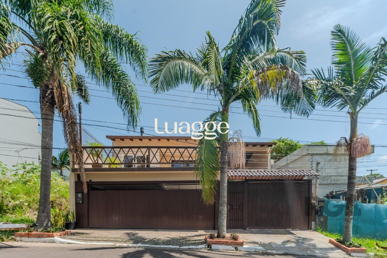 Casa à venda com 3 quartos, 216m² - Foto 1
