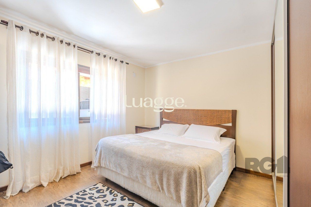 Casa à venda com 3 quartos, 216m² - Foto 16