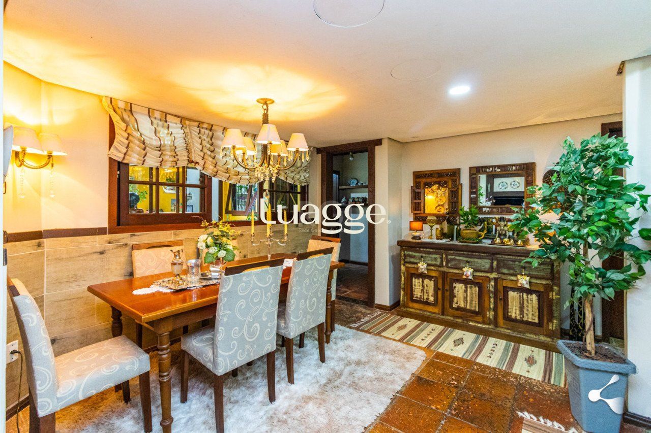 Casa de Condomínio à venda com 4 quartos, 233m² - Foto 2