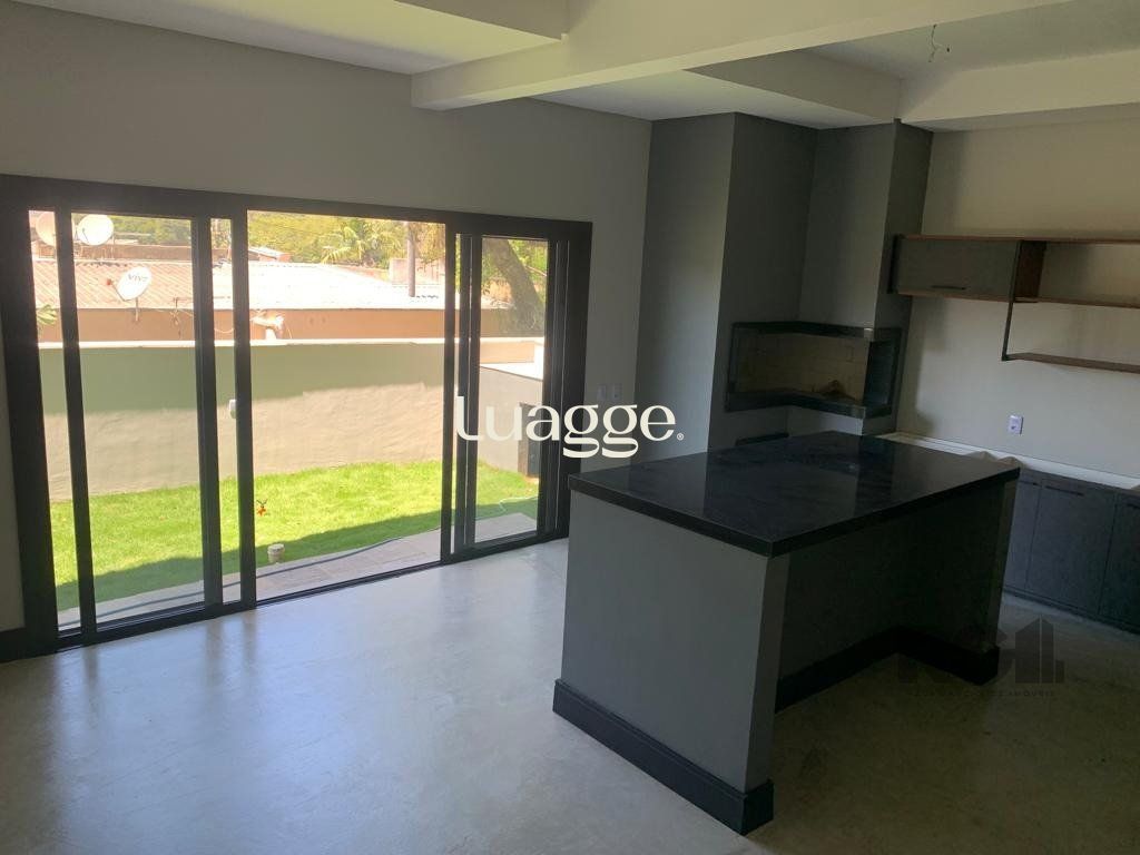 Casa à venda com 3 quartos, 234m² - Foto 2