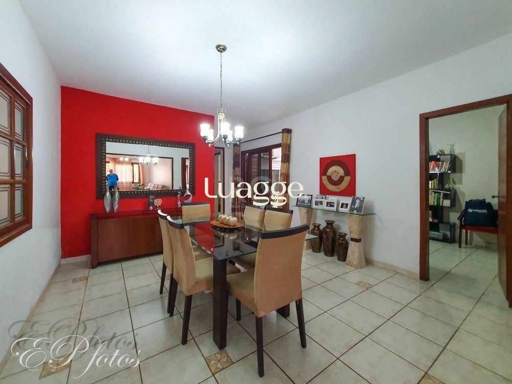 Casa à venda com 5 quartos, 297m² - Foto 2