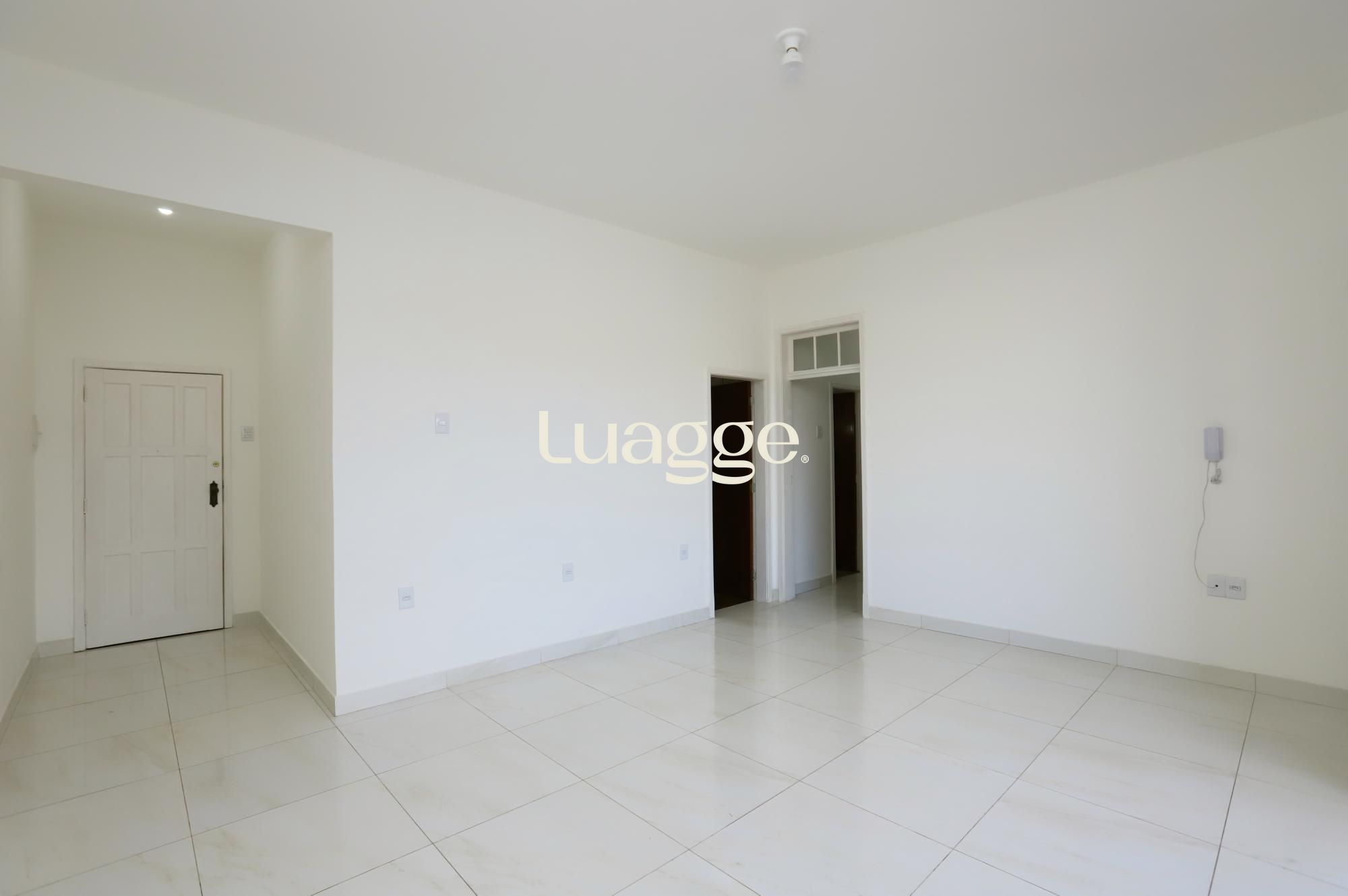 Apartamento à venda com 3 quartos, 94m² - Foto 2