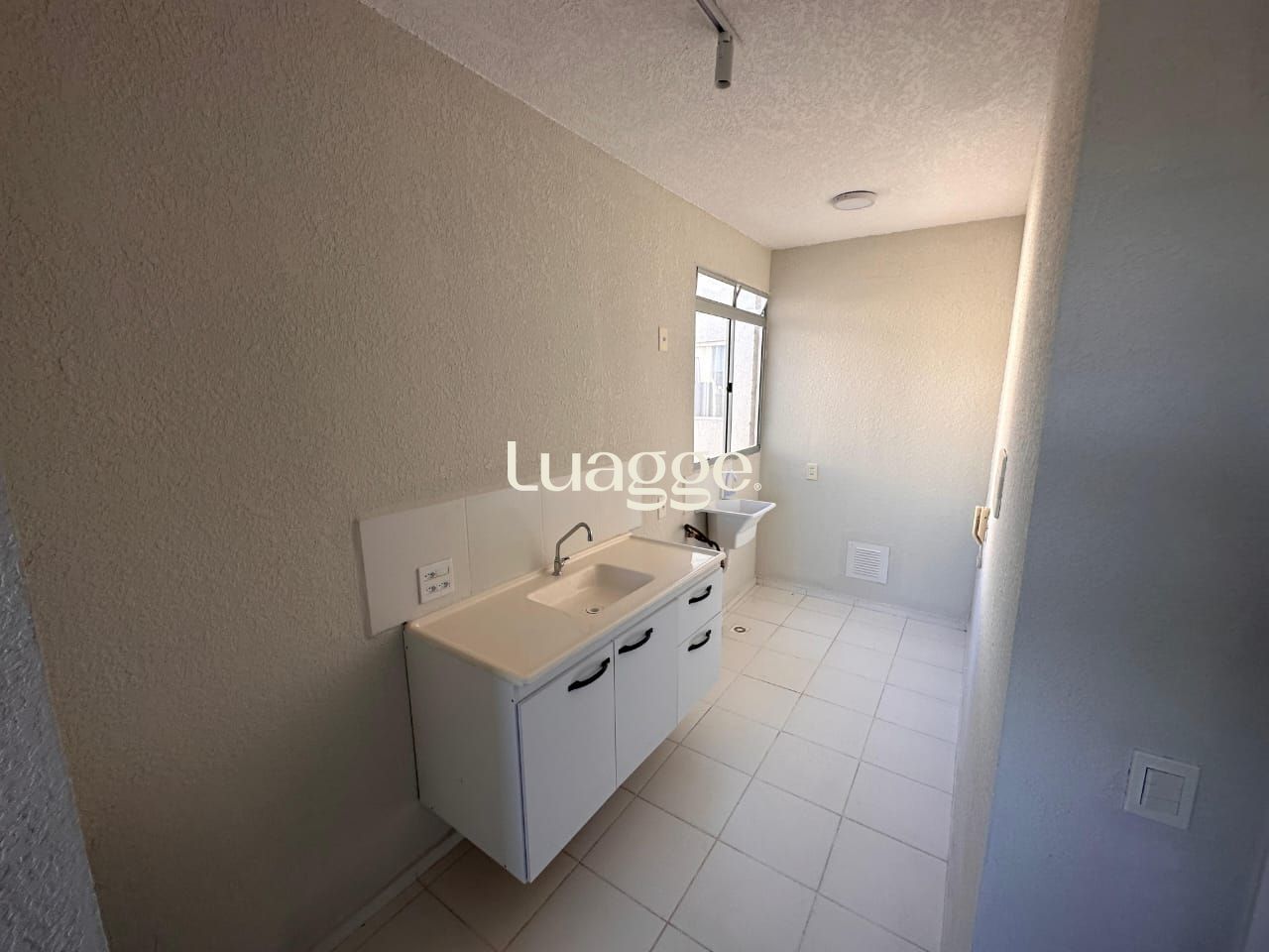 Apartamento à venda com 2 quartos, 42m² - Foto 4