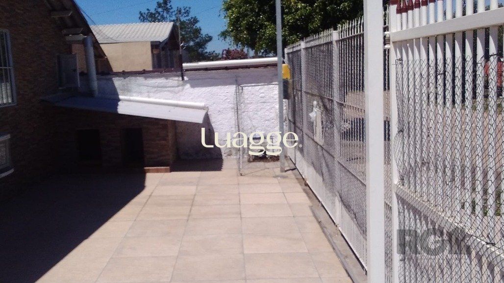 Casa à venda com 3 quartos, 151m² - Foto 2