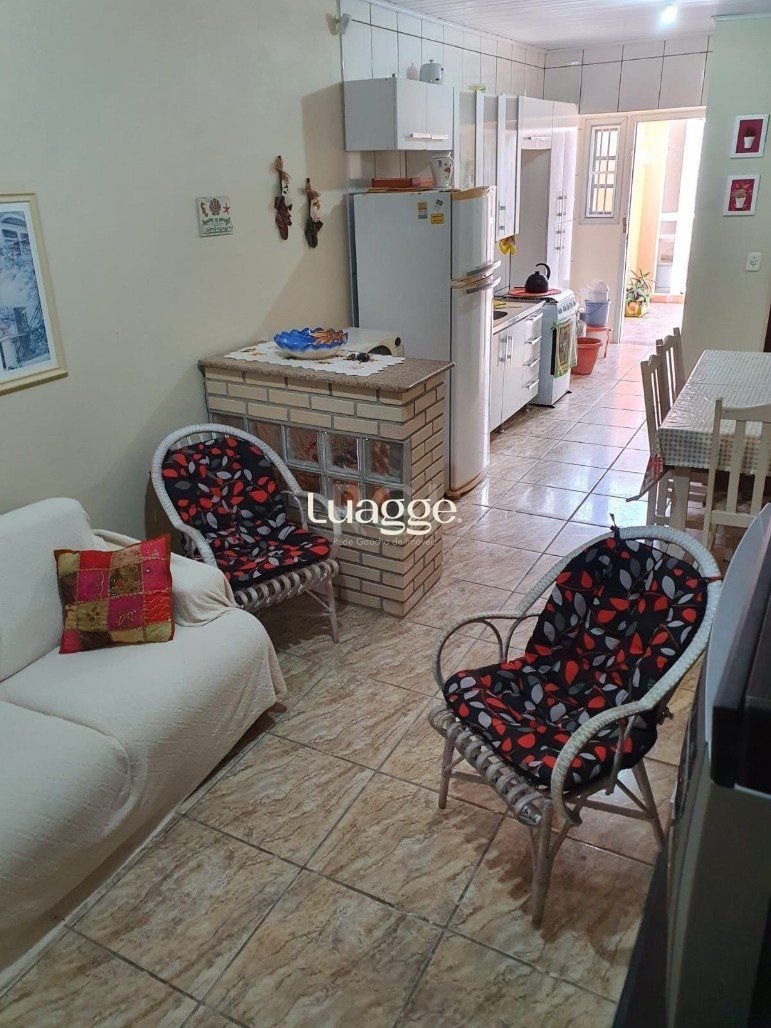 Casa à venda com 3 quartos, 68m² - Foto 2