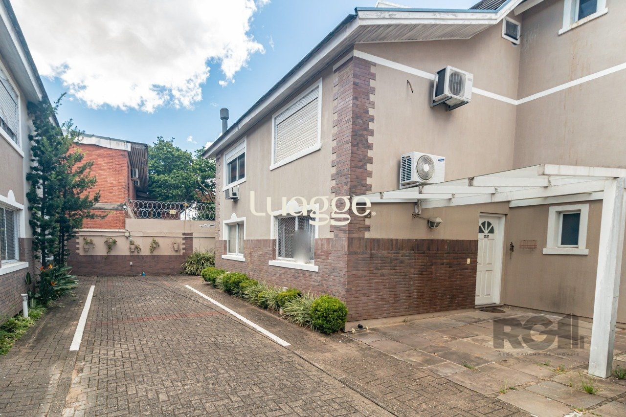 Casa de Condomínio à venda com 3 quartos, 209m² - Foto 2