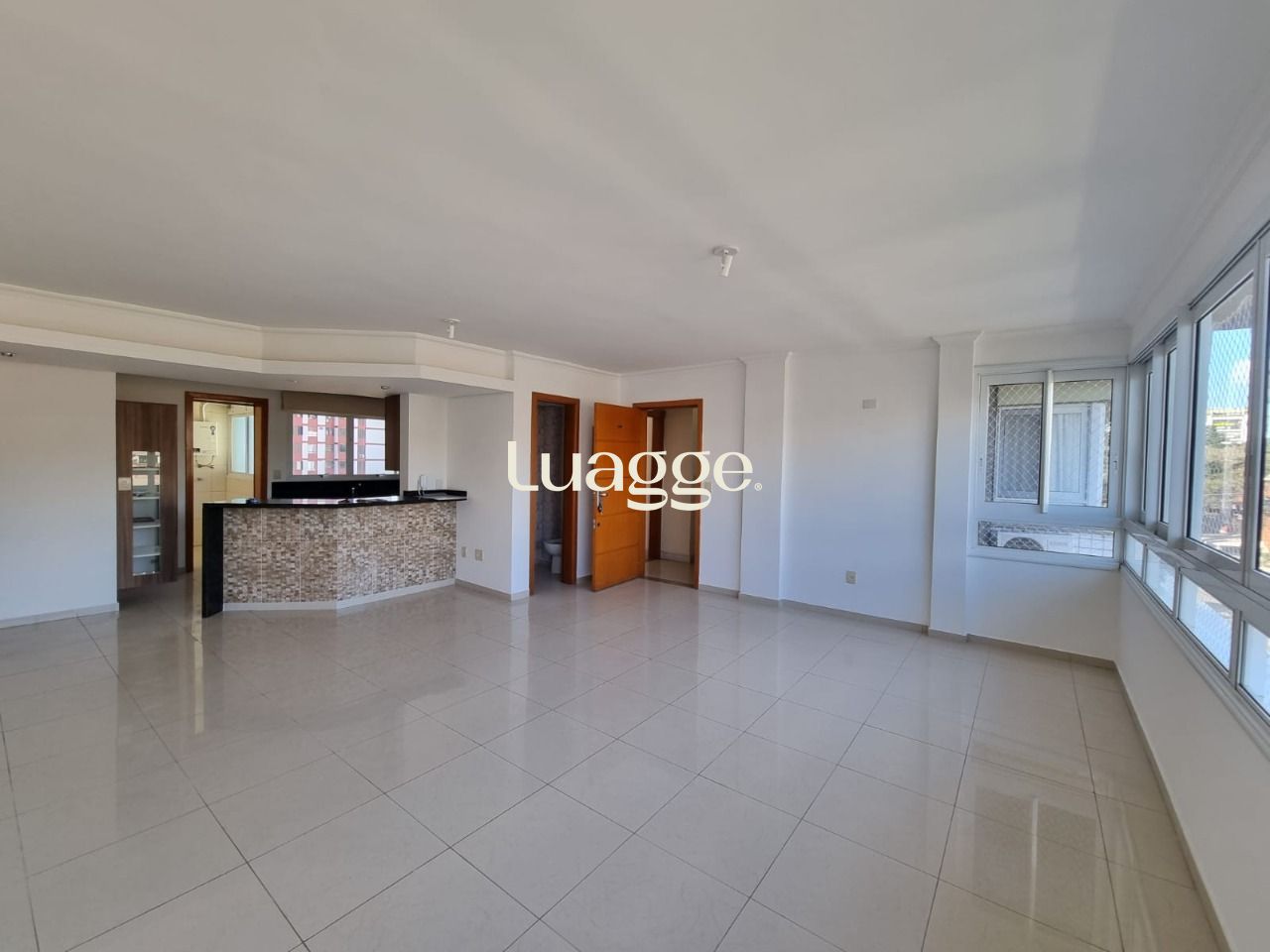 Apartamento à venda com 3 quartos, 110m² - Foto 1