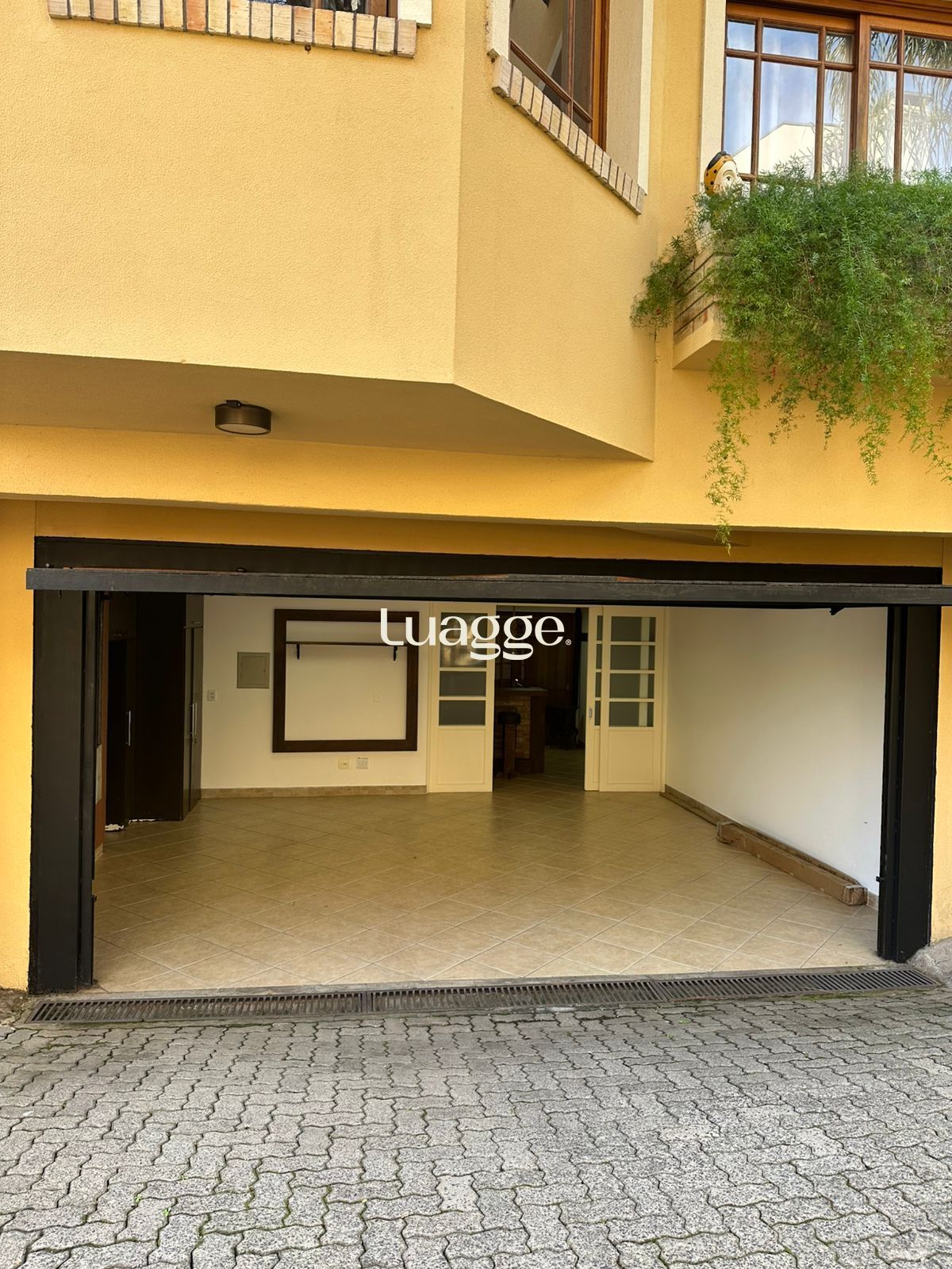 Casa de Condomínio à venda com 3 quartos, 236m² - Foto 1