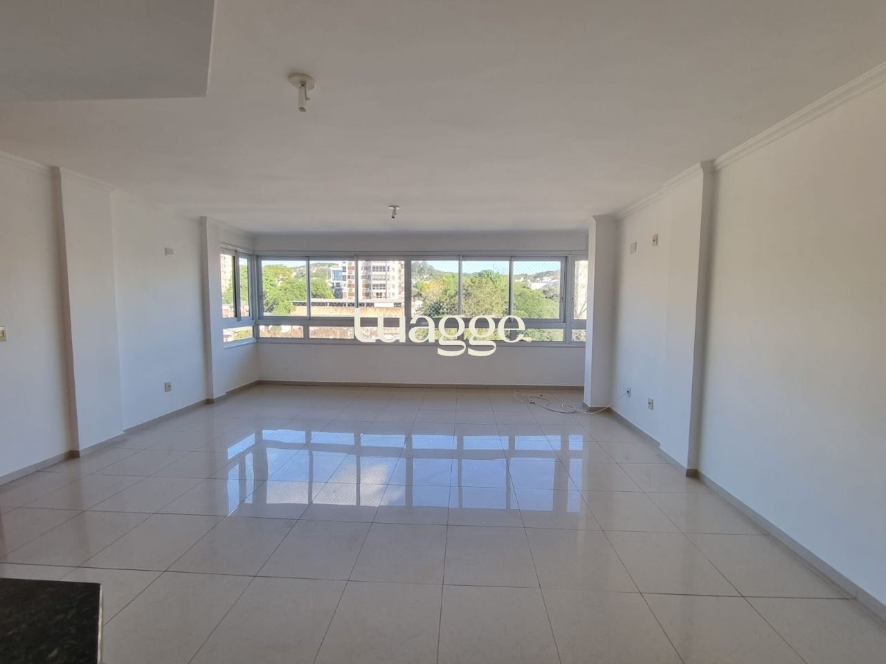 Apartamento à venda com 3 quartos, 110m² - Foto 2