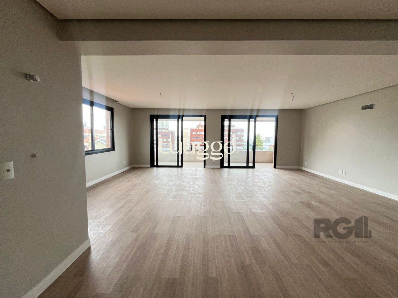Apartamento à venda com 3 quartos, 176m² - Foto 3
