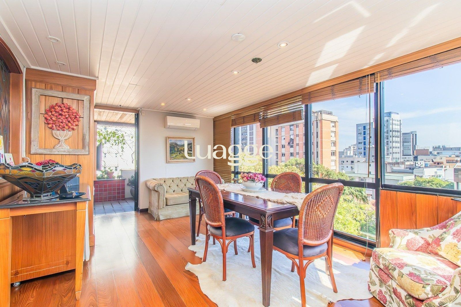 Apartamento à venda com 3 quartos, 217m² - Foto 2