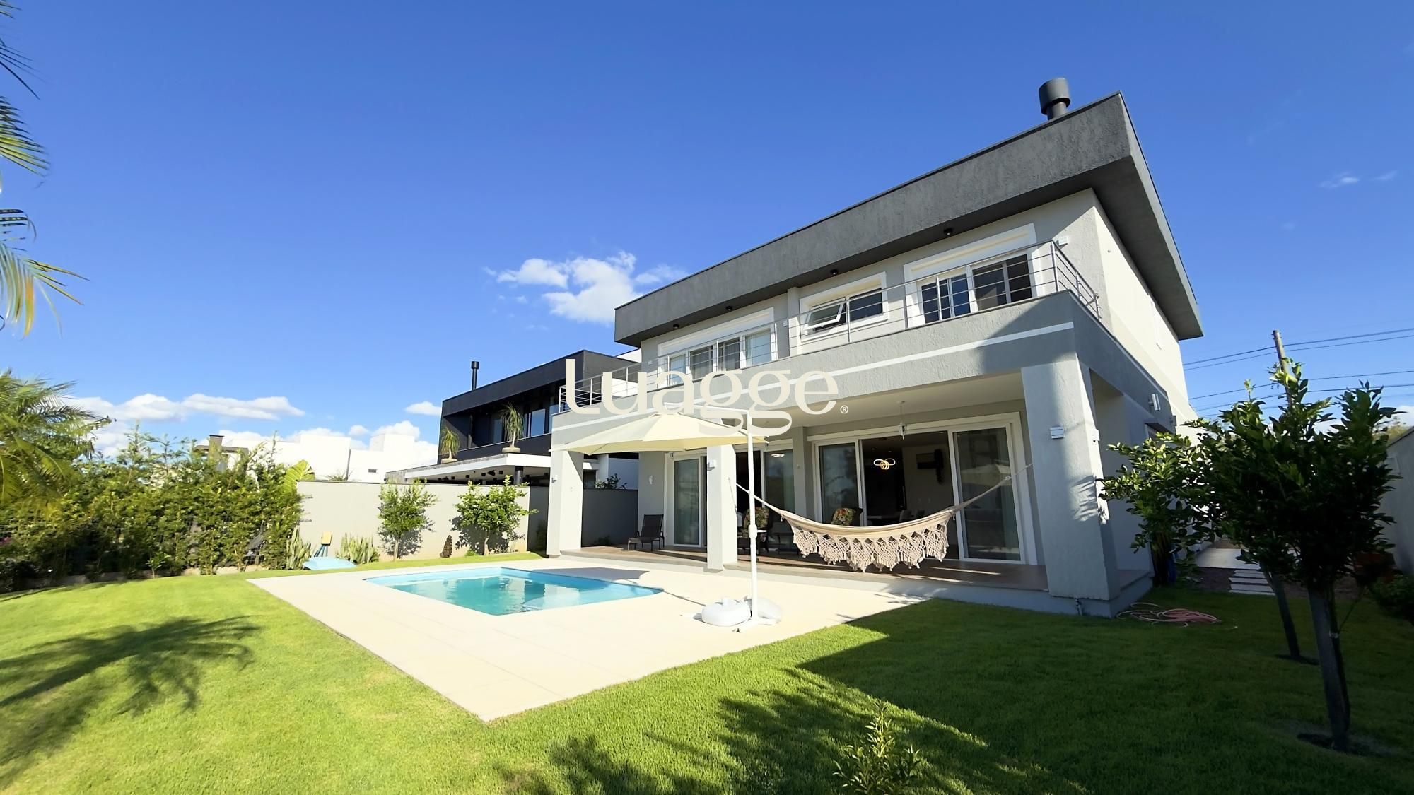 Casa à venda com 4 quartos, 344m² - Foto 1