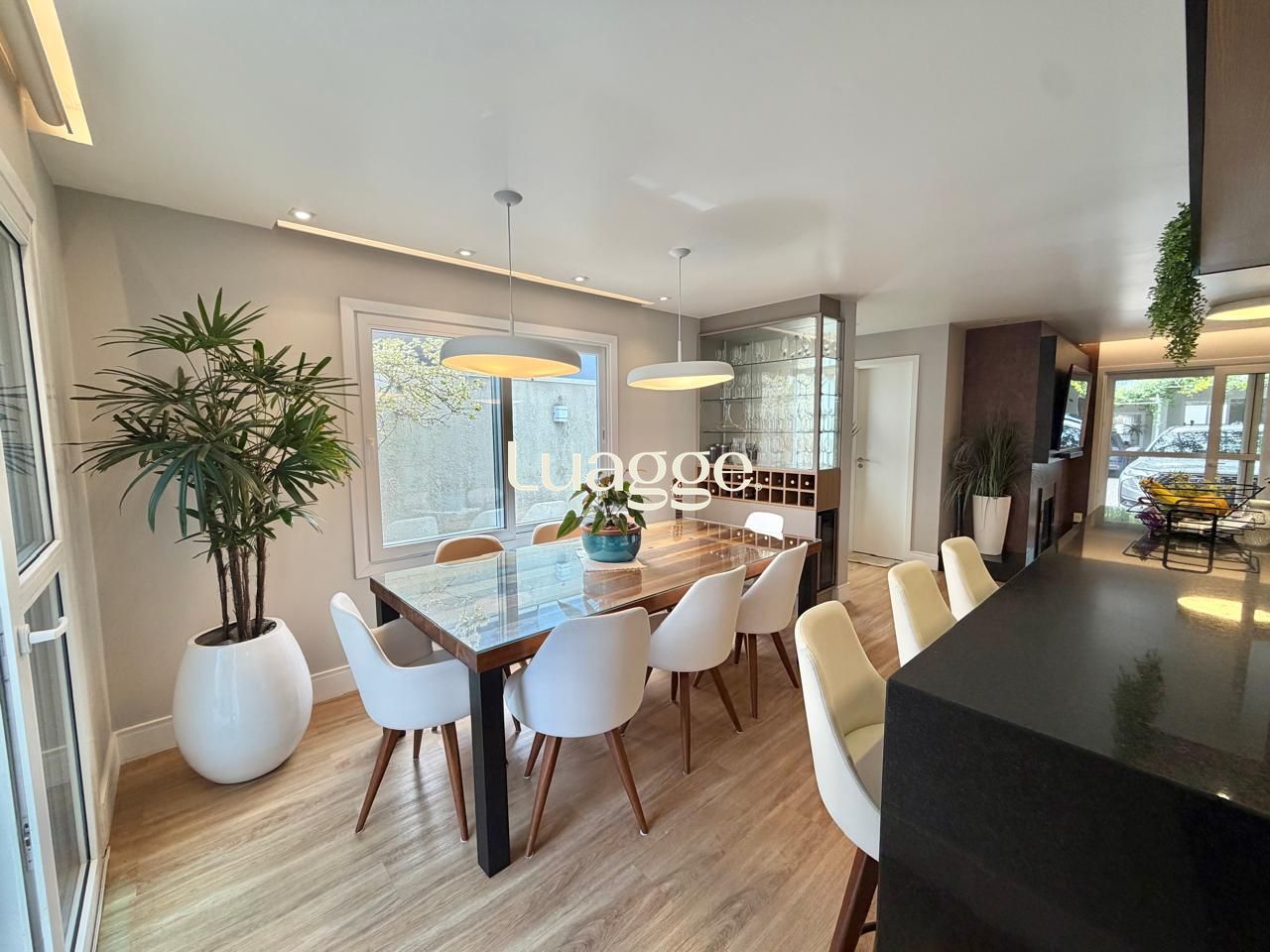 Excelente casa a venda no Condomínio Euroville com 3 dormitórios, semimobiliada por: R$1.350.000,00.