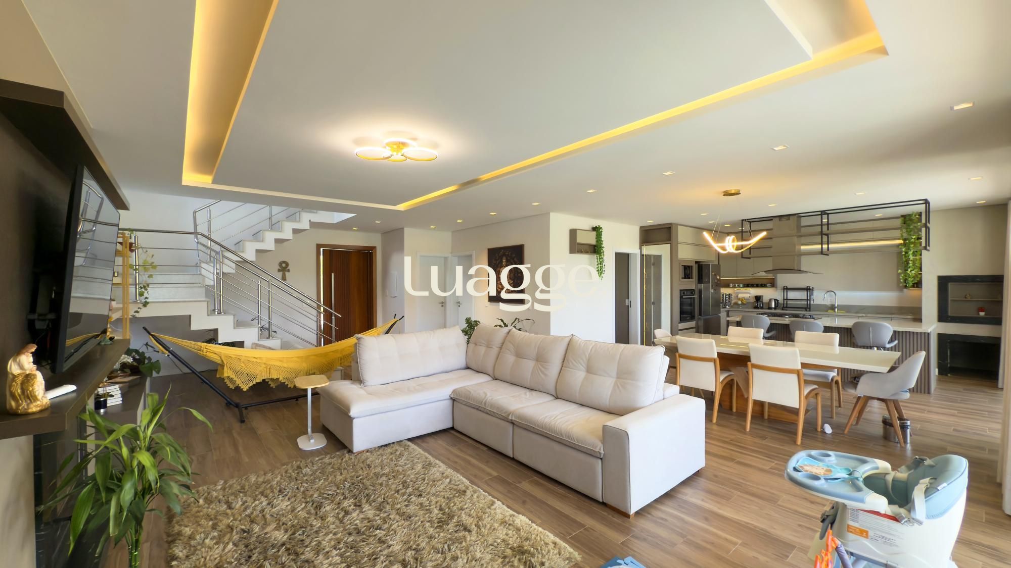 Casa à venda com 4 quartos, 344m² - Foto 2