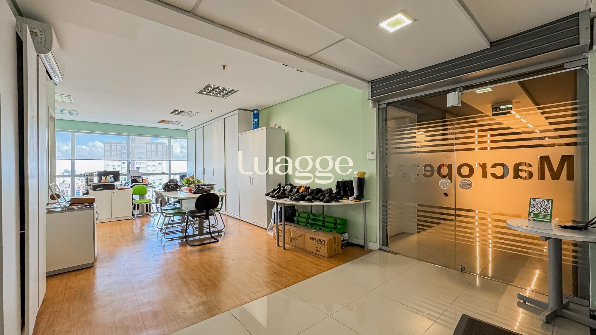 Conjunto Comercial-Sala à venda com 4 quartos, 160m² - Foto 2